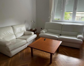 Apt 80 m2, wifi, jacuzzi, 5 guests, 10 m center